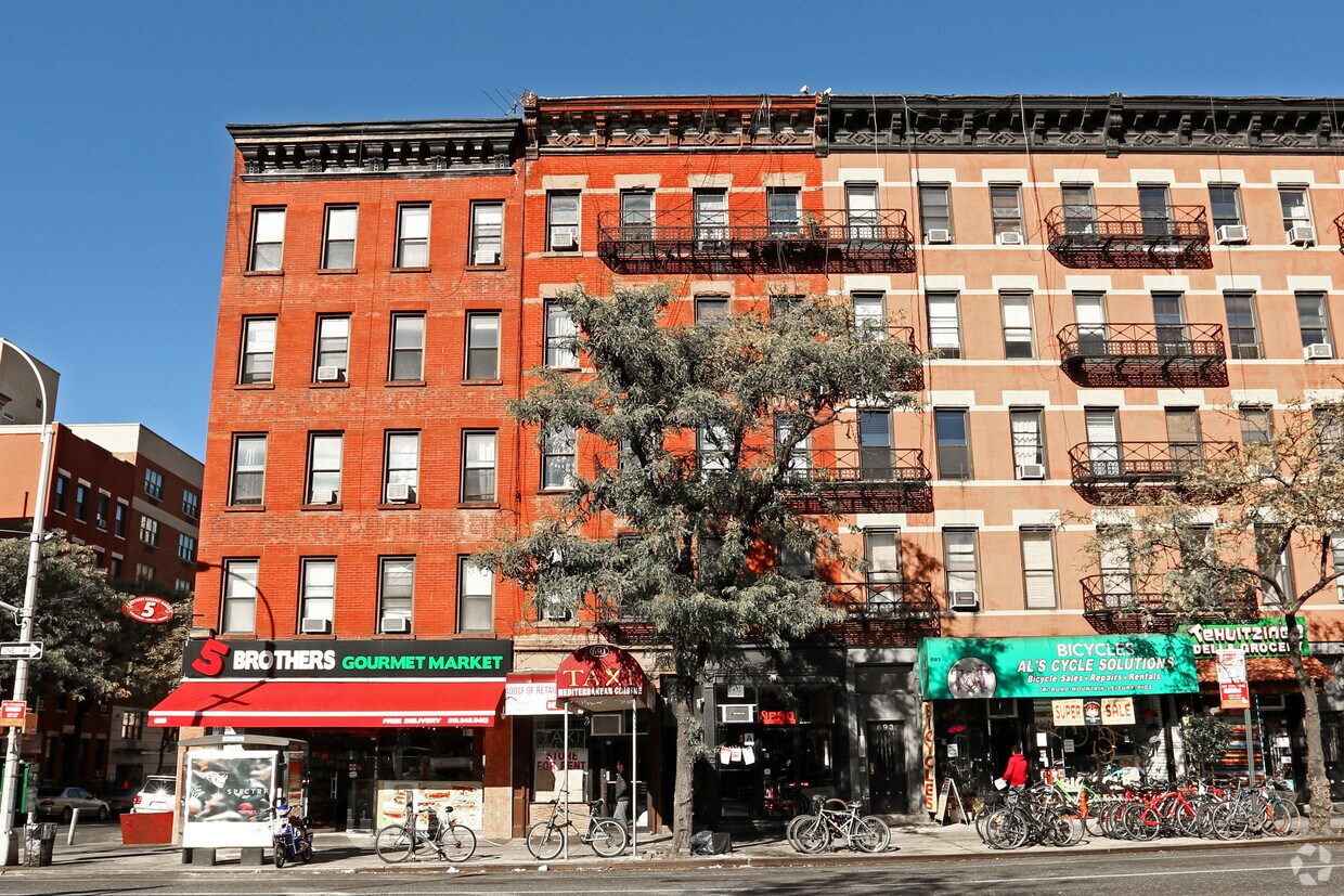 Building Photo - 691 Tenth Ave