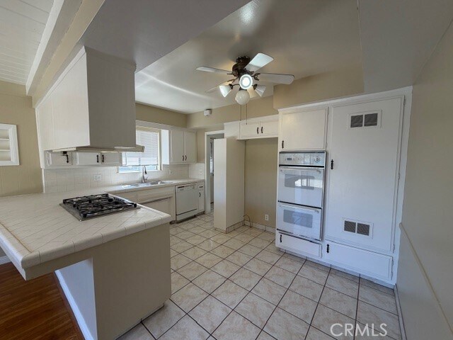 Foto del edificio - 5032 Fiesta Ave