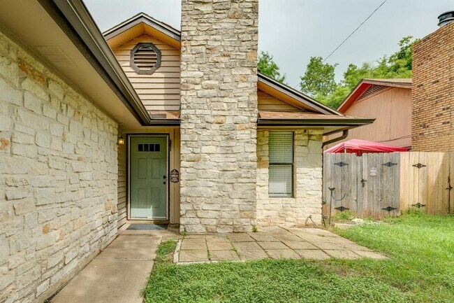 Foto del edificio - 16041 Stoneham Cir