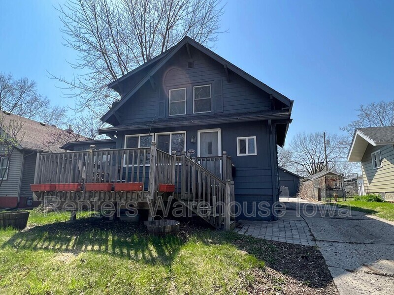 Primary Photo - 2320 York St