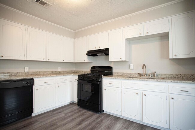 Building Photo - 1518 W 35th St