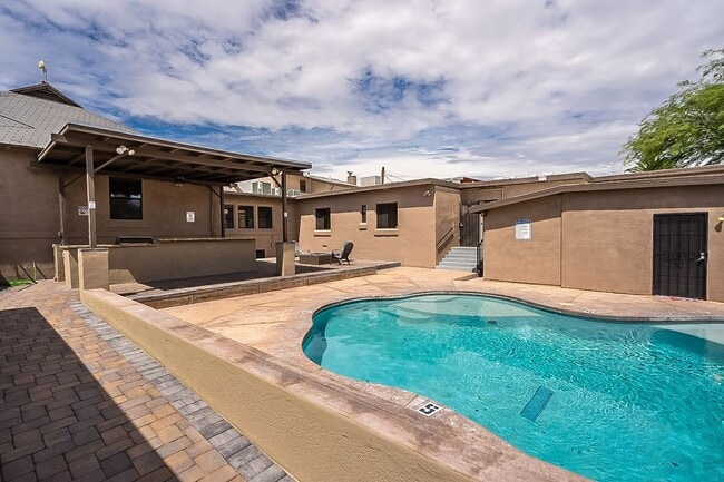 Foto del edificio - 928 E 6th St