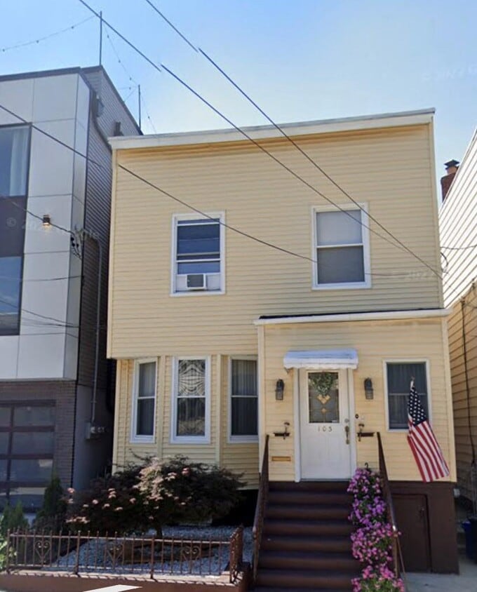 Primary Photo - 103 Beach St