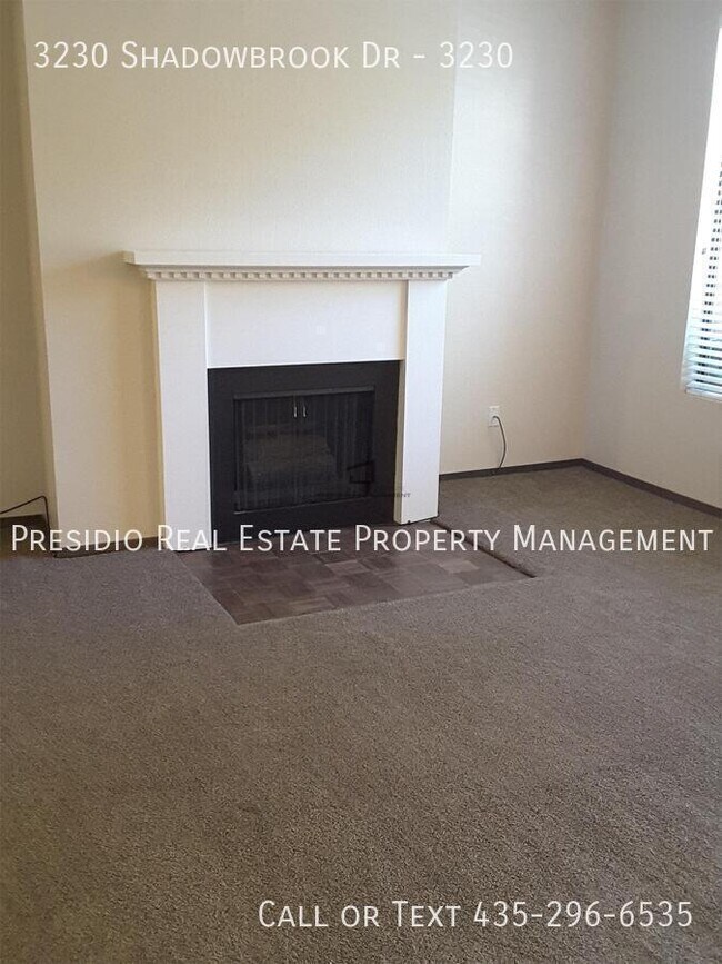 Foto del edificio - 3230 N Shadowbrook Dr