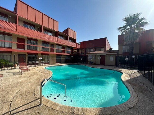 Building Photo - **MOVE IN SPECIAL** ! Beautiful 2 Bedroom ...