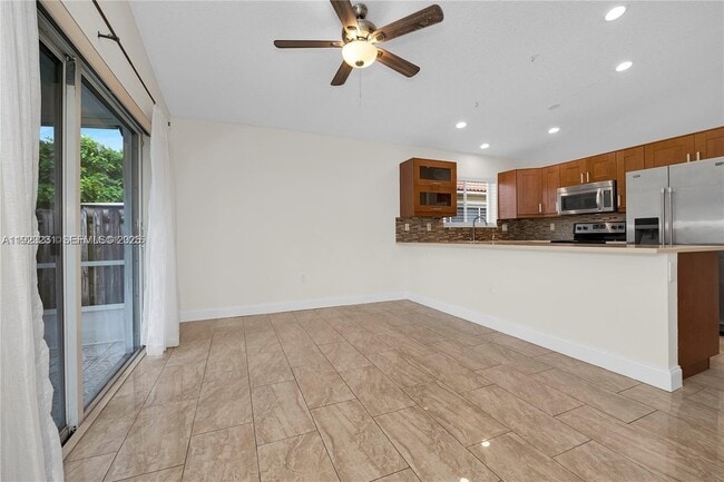 Foto del edificio - 113 Danielle Ct