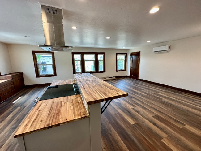 Building Photo - 35 S Palouse St