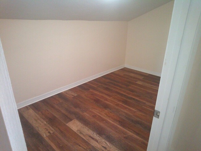 Building Photo - Spacious 2 bedroom 2 bath with bonus room