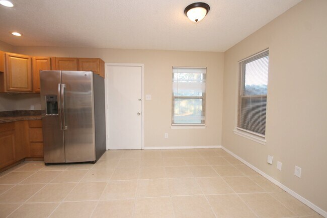 Foto del edificio - 3-Bedroom Home on Quiet Cul-De-Sac in Northeast Pensacola with Fully Fenced Yard –