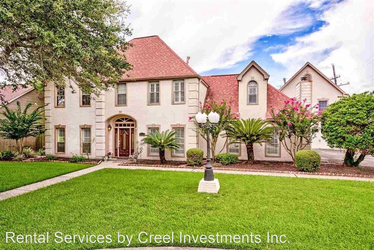 Foto principal - 4 br, 2.5 bath House - 2917 Highland Blvd.