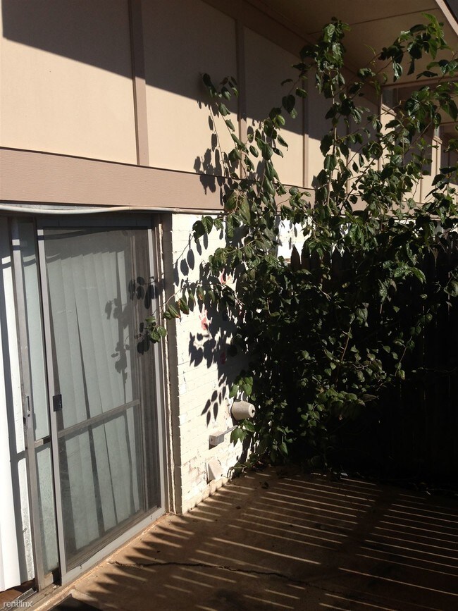 Building Photo - 908 Kennedy Ave