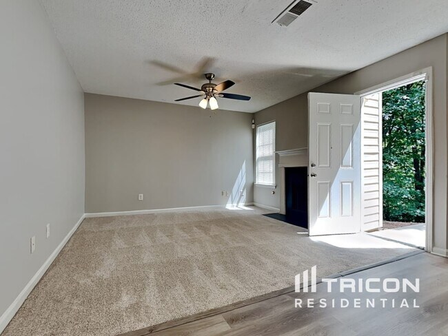 Building Photo - 1052 Erie Cir