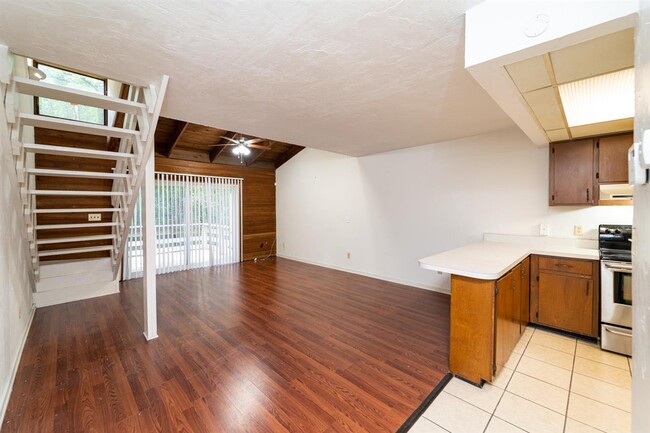 Foto del edificio - 1344 Rumba Ln