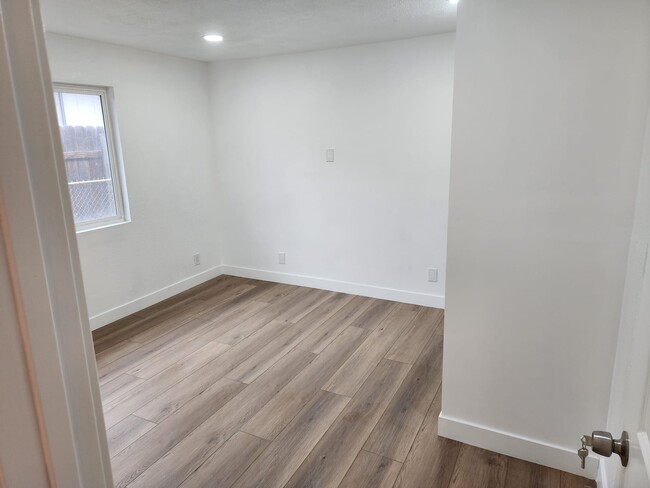 Building Photo - 6645 Darwell Ave