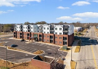 Building Photo - 175 W Black St