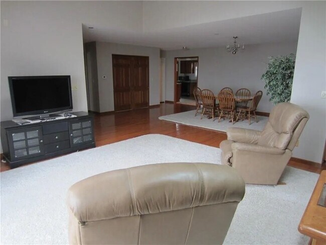 Foto del edificio - 3304 Baer Beach Rd