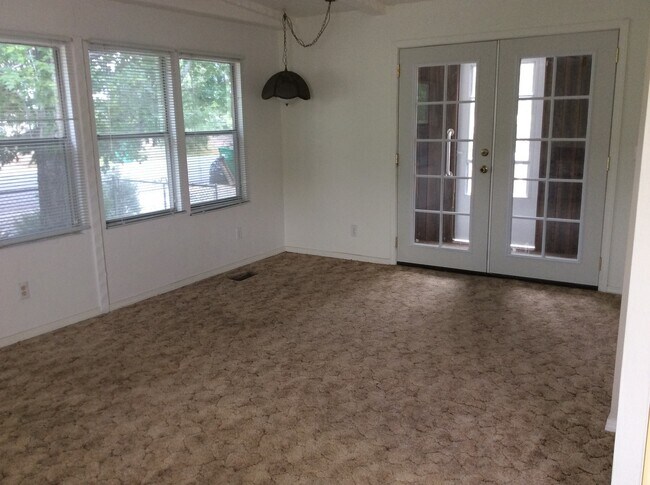 Building Photo - 595 Magnolia Way  Reno, NV 89506