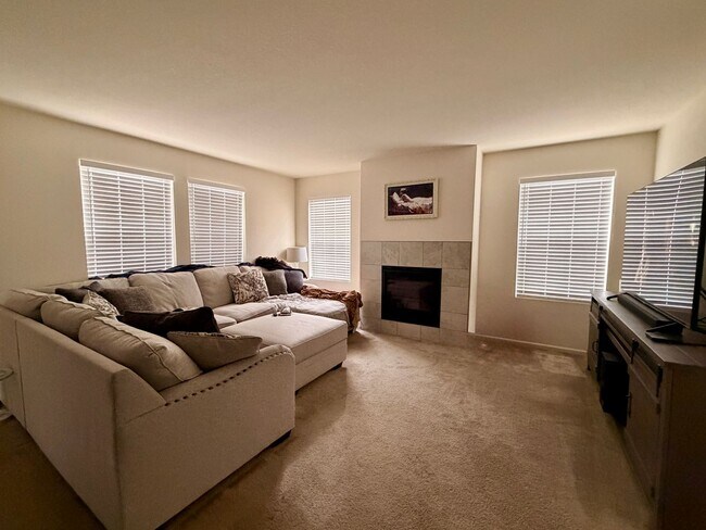 Building Photo - HUGE 3BR Home Built in 2020 with Office, Loft & Mountain Views