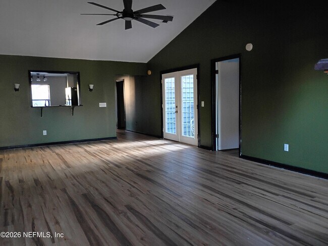 Foto del edificio - 5561 Mariners Cove Dr