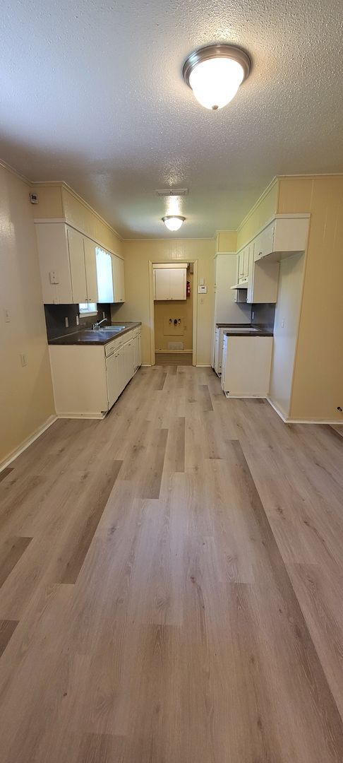 Foto del edificio - This Home has it ALL! 4 bedroom/2 bath