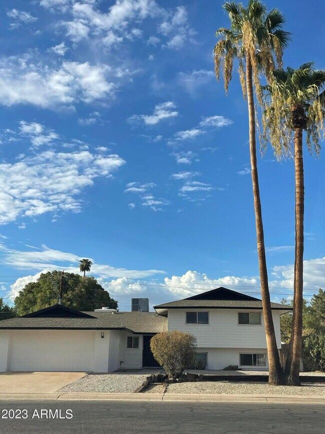 Foto del edificio - 1600 E Laguna Dr