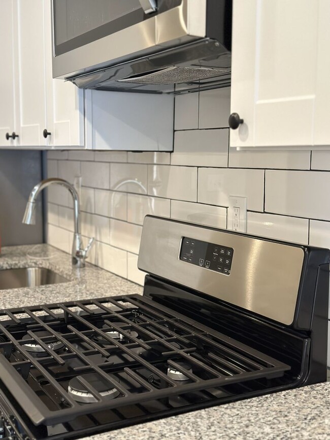 Foto del edificio - EAST BALTIMORE RENOVATED TOWNHOME CLOSE TO...