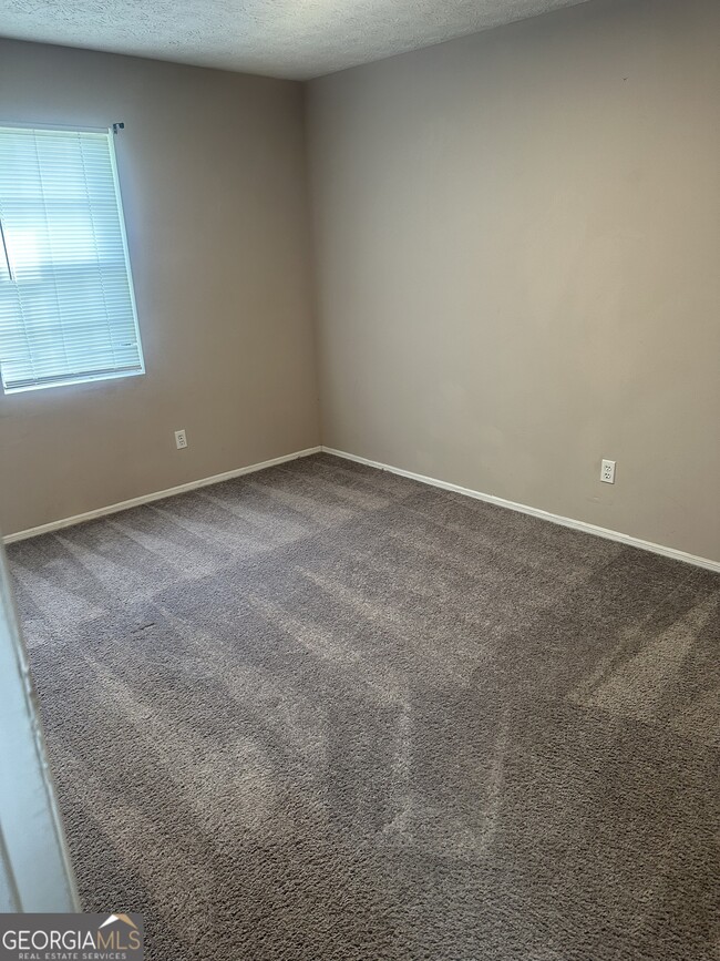 Building Photo - 1412 Pine Tree Trail