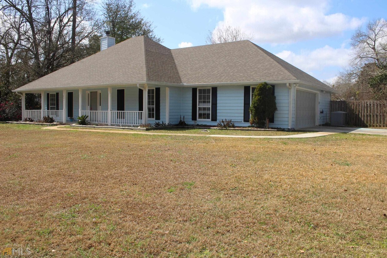 Primary Photo - 201 Hunt Club Rd