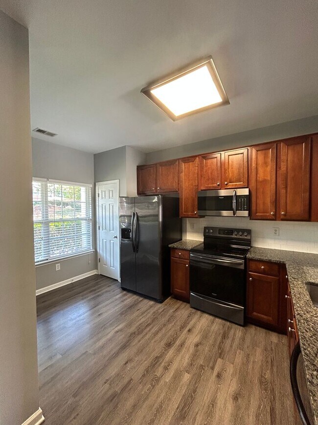 Building Photo - 3010 Golden Dale Ln