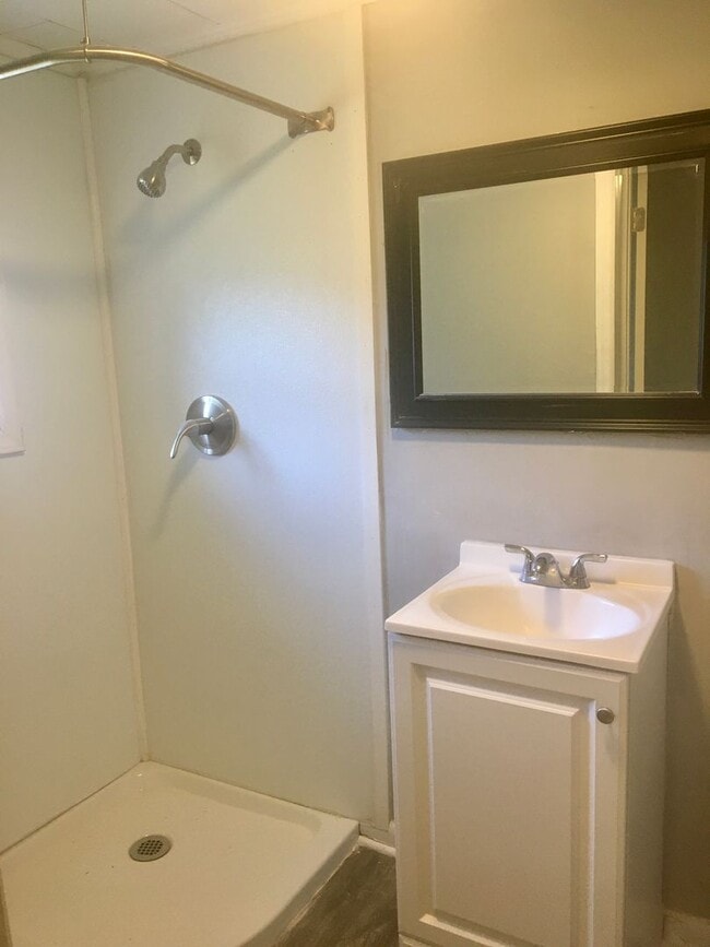 Foto del edificio - Cute 2 Bed/1 Bath HOUSE w/ yard!!