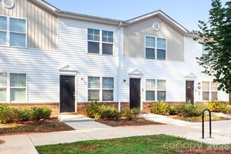 Building Photo - 2025 Oakdale Rd