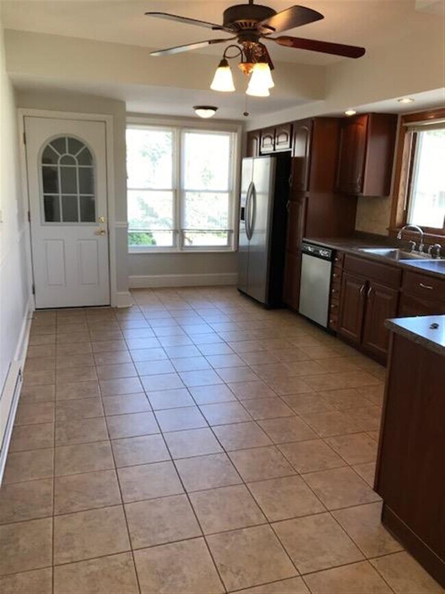 Building Photo - 17 Burget Ave