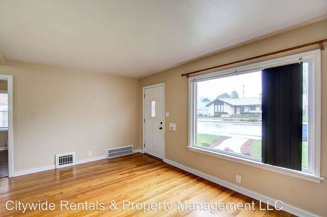 Building Photo - 3 br, 1.5 bath House - 7509 W. Burleigh St.
