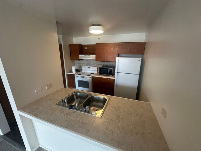 Foto del edificio - **PET FREINDLY** 2 BD / 1 BA Unit in Honolulu!