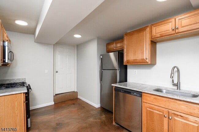 Building Photo - 214 Woodcliff Ave