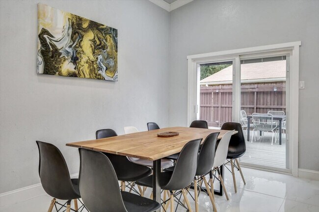 Foto del edificio - 5048 Pemberton Ln
