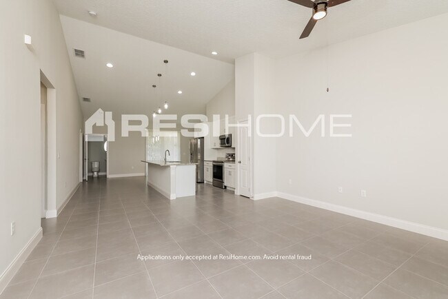 Foto del edificio - HOME FOR RENT--HALF MONTH FREE!