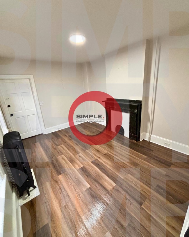 Building Photo - 340 S 5th St