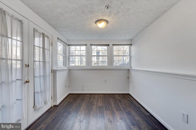 Foto del edificio - 1454 Greenbriar Cir