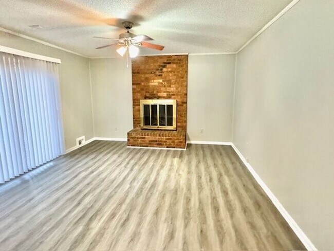 Building Photo - Now Leasing A Spacious 4 Bedroom 2.5 Bath ...