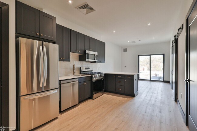 Foto del edificio - One bedroom & 1 bath apartment available a...