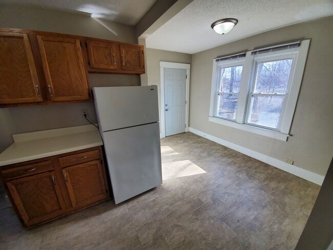 Building Photo - 2 bedroom, 1 bathroom rental home!