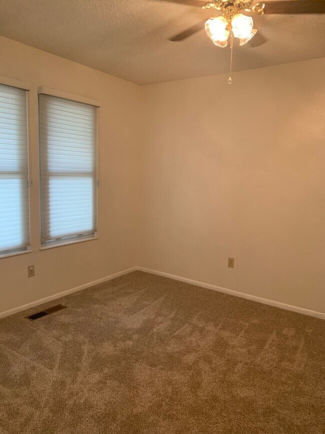 Building Photo - 1736 Clover Leaf Dr
