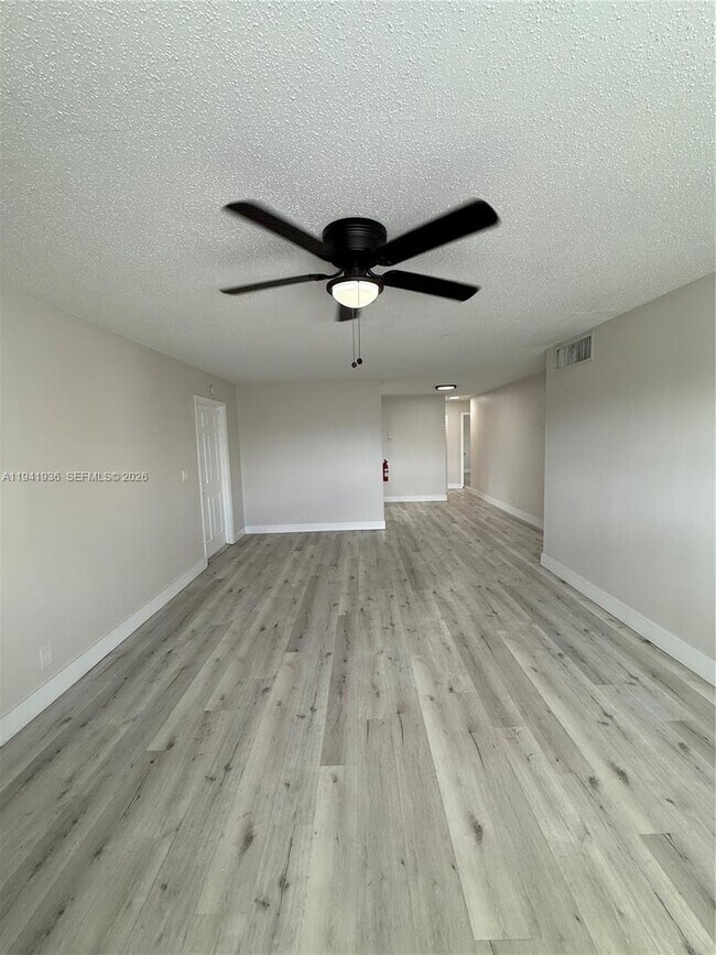 Foto del edificio - 921 SW 74th Terrace