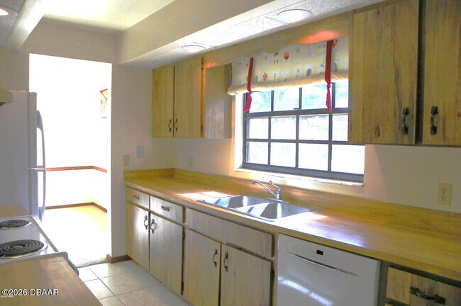 Foto del edificio - 2045 Taylor Rd