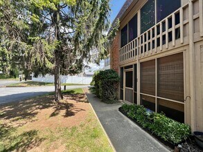 Building Photo - 427 6th Ave W
