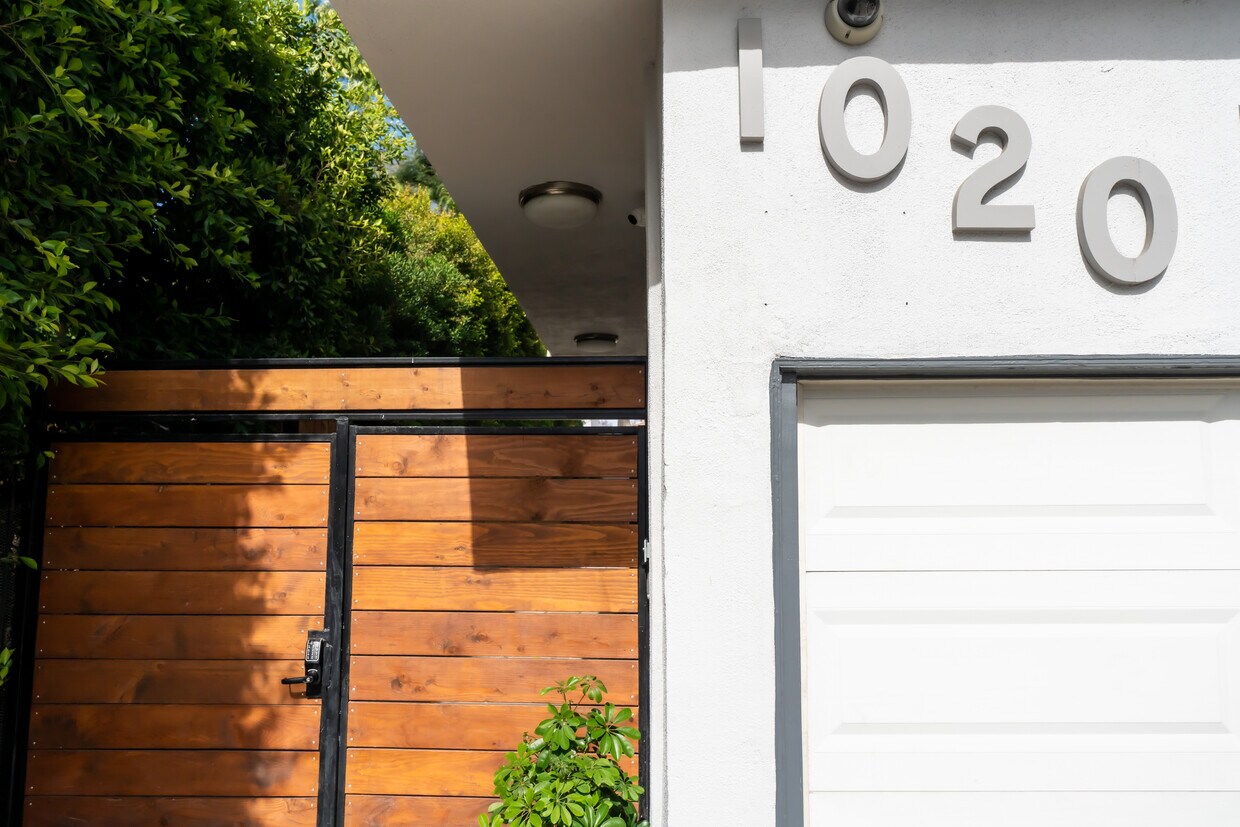 Foto principal - 1020 N Laurel Ave