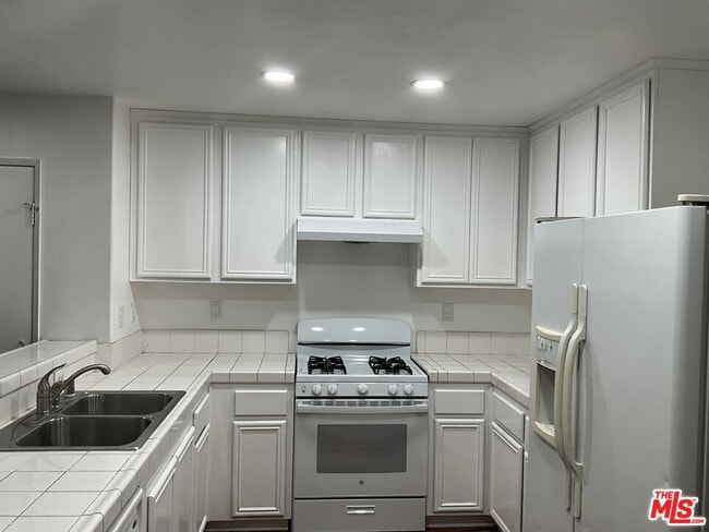Building Photo - 15633 Lasselle St