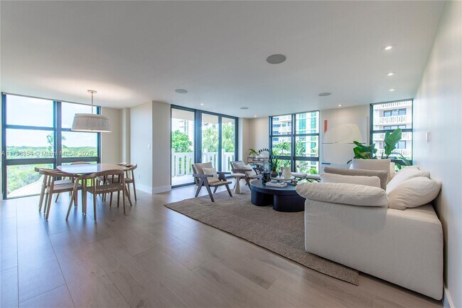 Building Photo - 1111 Crandon Blvd