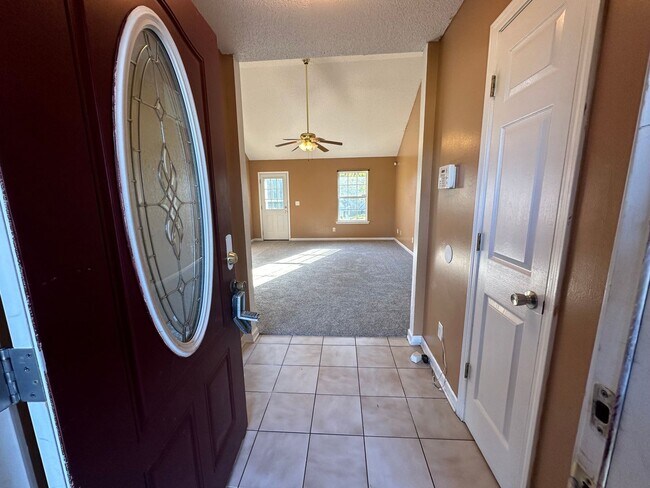 Building Photo - Home For Rent